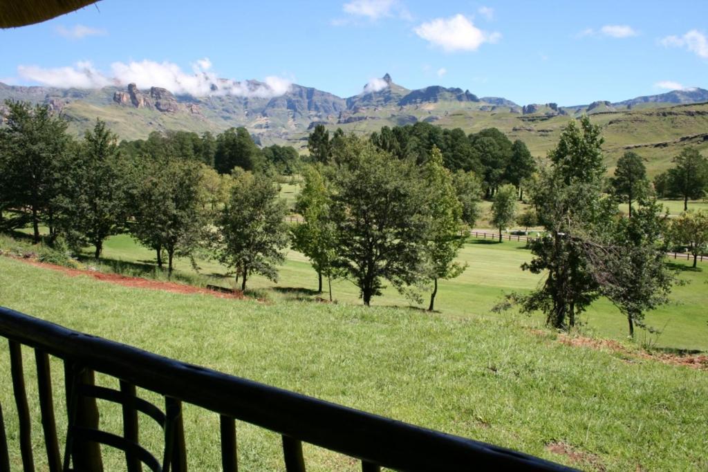 Fairways Holiday Accommodation Drakensberg Garden Exterior photo