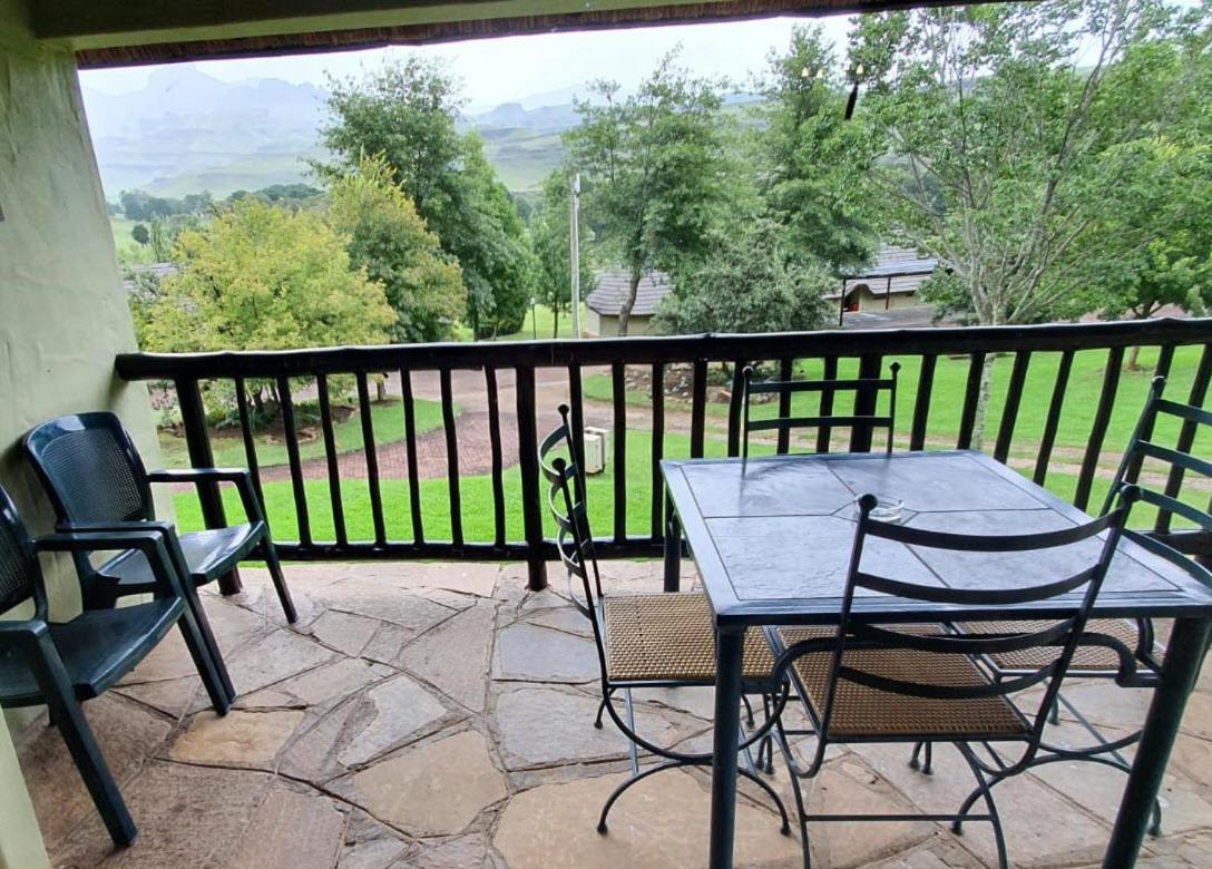 Fairways Holiday Accommodation Drakensberg Garden Exterior photo